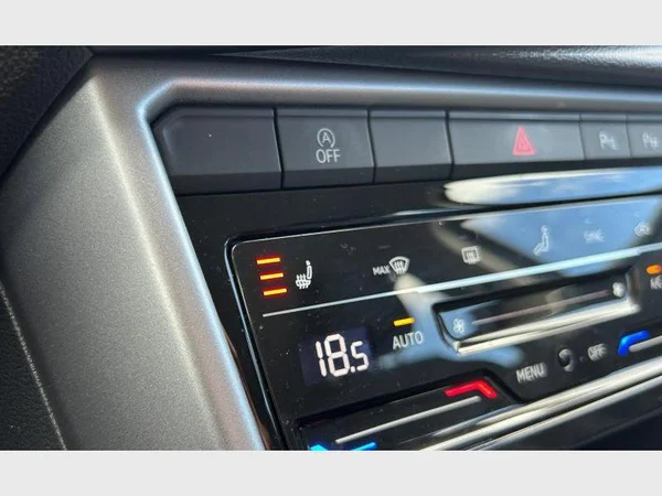 Volkswagen T-Roc (2022) — foto 11 van 29