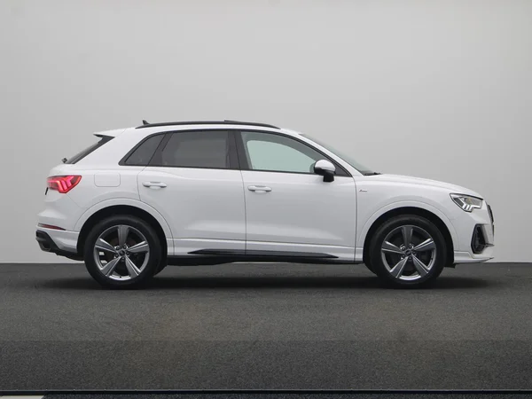 AUDI Q3 PHEV (2024) — foto 21 van 23