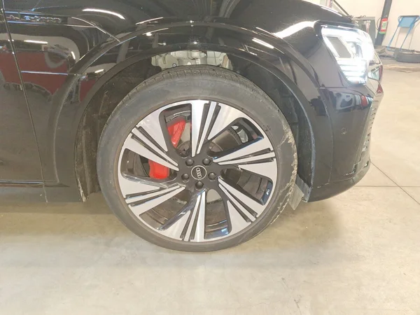 AUDI Q8 e-tron Sportback (2025) — foto 13 van 24