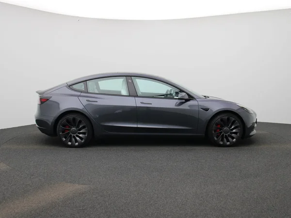 Tesla Model 3 (2022) — foto 43 van 46