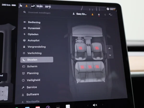 Tesla Model 3 (2023) — foto 14 van 44