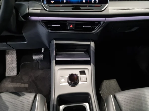 VOLKSWAGEN Tiguan (2026) — foto 2 van 15