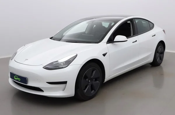 Tesla Model 3 (2023) — foto 1 van 44