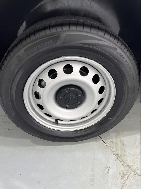 Toyota E-Proace Van Mwb (2024) — foto 26 van 59