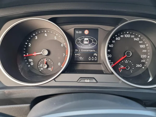 VOLKSWAGEN Tiguan (2022) — foto 7 van 23