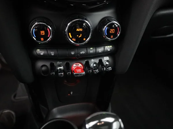 MINI Mini 5 Doors (F55 LCI II) (2022) — foto 8 van 21