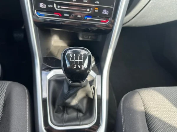 VOLKSWAGEN T-Roc (2022) — foto 15 van 31