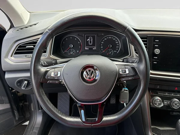 VOLKSWAGEN T-Roc (2018) — foto 2 van 21