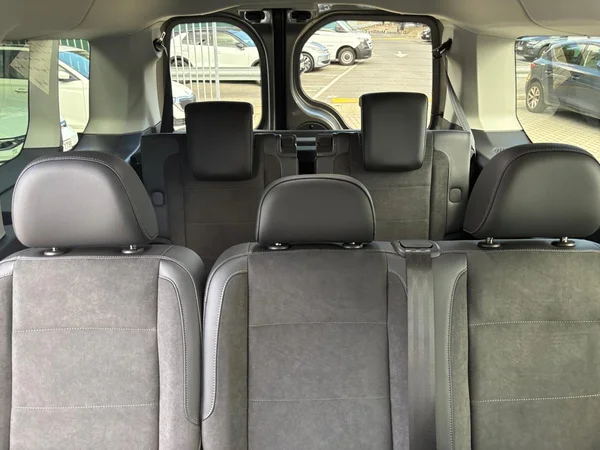 VOLKSWAGEN Caddy Maxi (2026) — foto 11 van 23