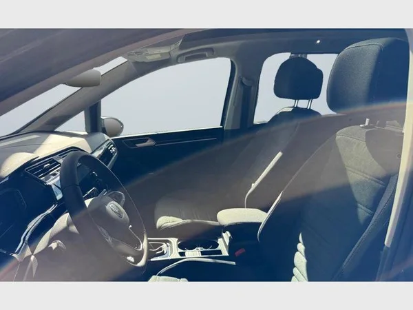 VOLKSWAGEN Touran (2026) — foto 3 van 22