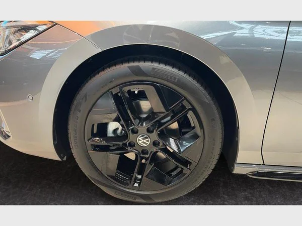 VOLKSWAGEN Passat SW (2026) — foto 18 van 21