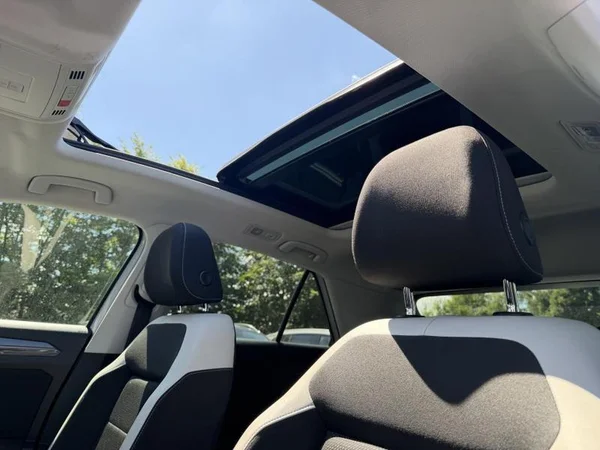VOLKSWAGEN T-Roc (2021) — foto 18 van 26