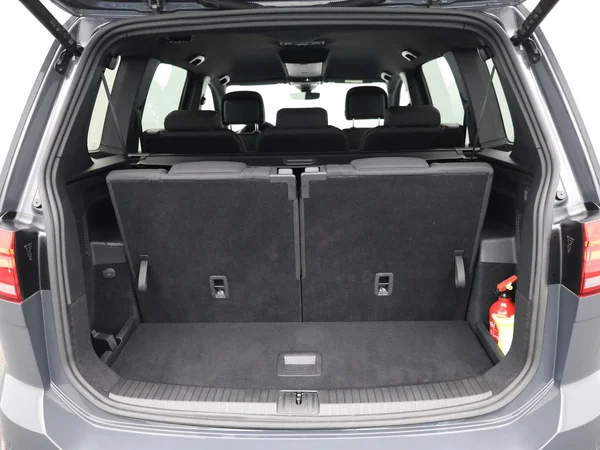 VOLKSWAGEN Touran (2023) — foto 3 van 22