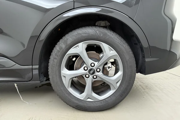 Ford Kuga FHEV (2025) — foto 19 van 22