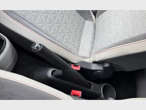 Volkswagen UP! (2017) — foto 14 van 25
