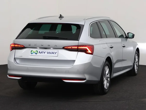 SKODA Octavia Combi (2024) — foto 12 van 19
