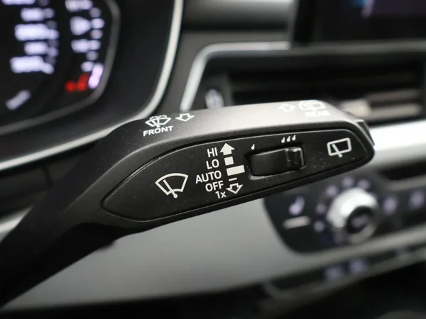 Audi A4 (2023) — foto 10 van 30