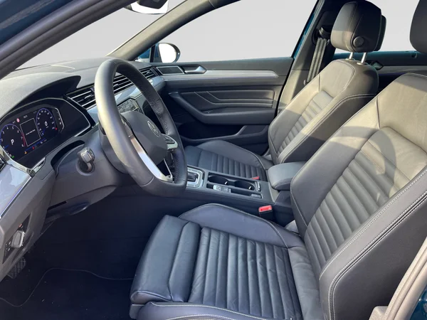 VOLKSWAGEN Passat SW (2024) — foto 5 van 14