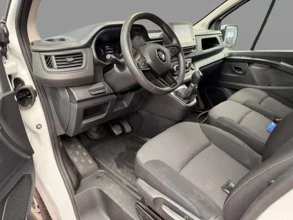Renault Trafic (2024) — foto 15 van 15