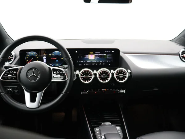 Mercedes-Benz EQA (2023) — foto 11 van 25