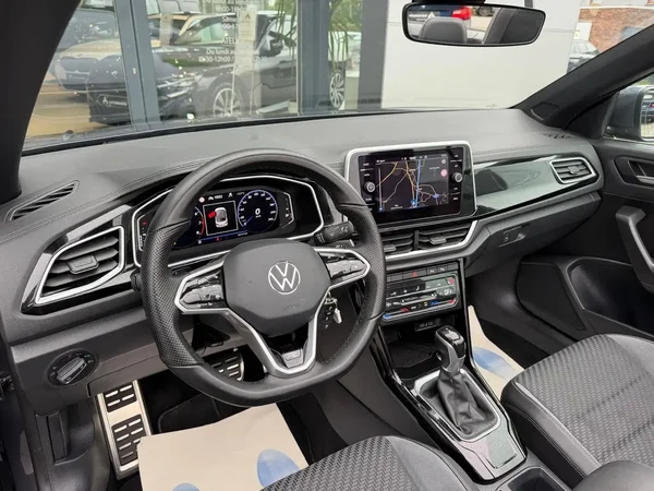 Volkswagen T-Roc (2023) — foto 25 van 26