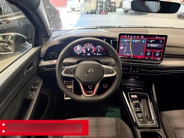 Volkswagen Golf VIII GTI (2024) — foto 13 van 14