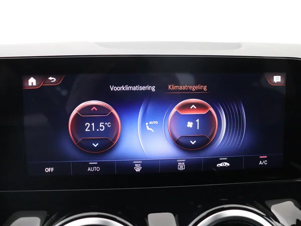 MERCEDES GLA 250 (2022) — foto 17 van 33