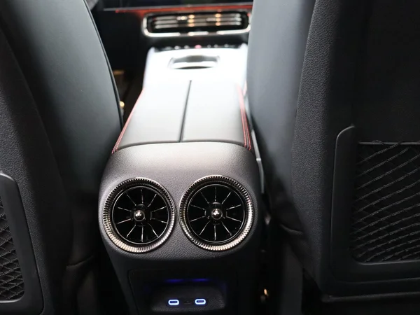 Mercedes-Benz CLA (2025) — foto 9 van 24