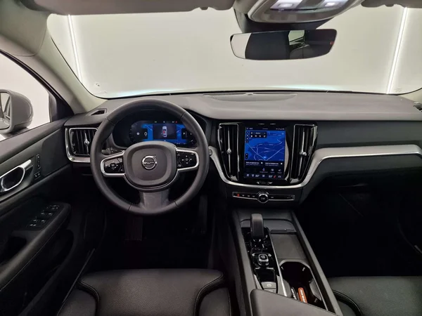 Volvo V60 (2024) — foto 12 van 16