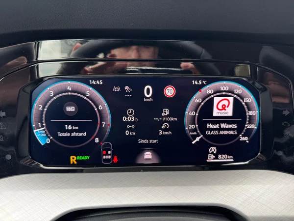 VOLKSWAGEN Golf VIII (2026) — foto 6 van 24