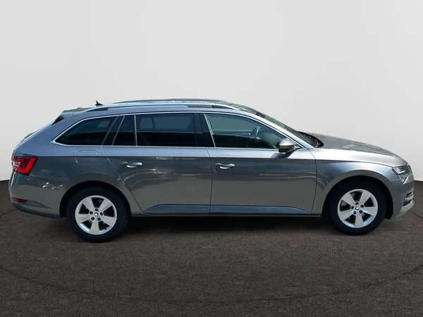 SKODA Superb Combi Dsl (2023) — foto 19 van 22