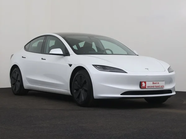 TESLA Model 3 (2024) — foto 23 van 28