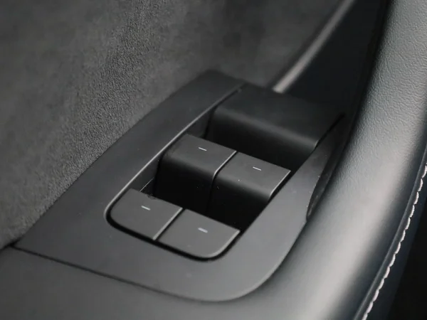 Tesla Model Y (2023) — foto 26 van 43