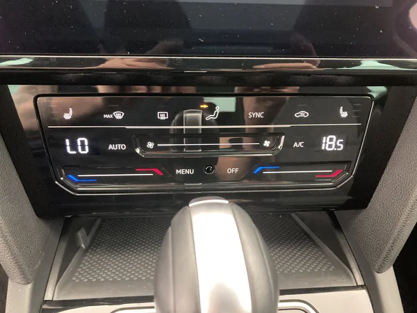 VOLKSWAGEN Passat Variant (2024) — foto 10 van 35
