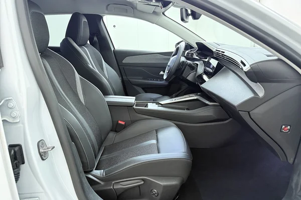 Peugeot 308 SW (2024) — foto 18 van 20