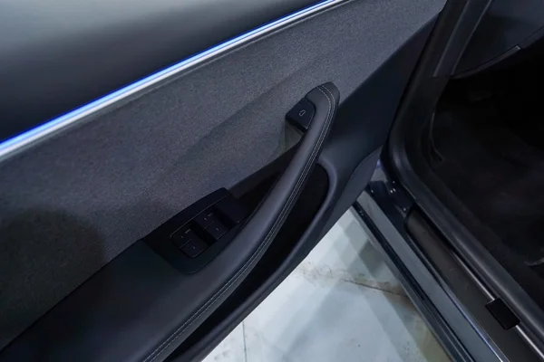 Tesla Model 3 (2024) — foto 8 van 40