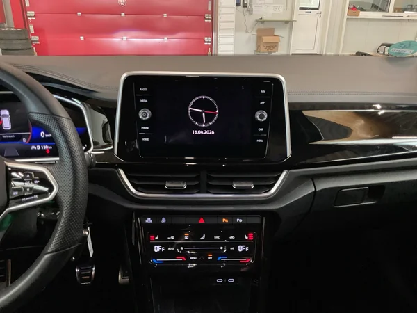 VOLKSWAGEN T-Roc (2023) — foto 15 van 23