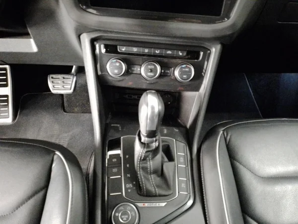 VOLKSWAGEN Tiguan (2020) — foto 3 van 23