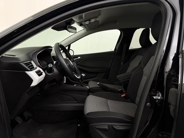 RENAULT Clio (2021) — foto 2 van 26