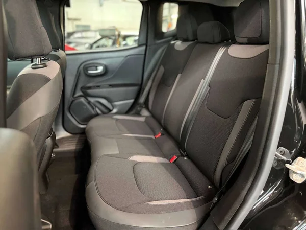 Jeep Renegade (2023) — foto 2 van 23