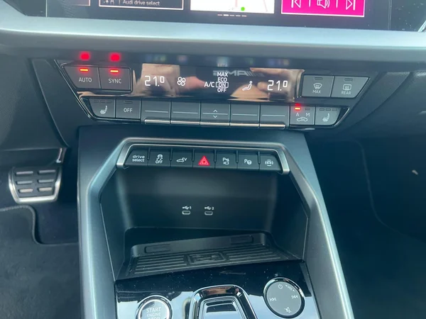 AUDI A3 Allstreet PHEV (2025) — foto 8 van 24