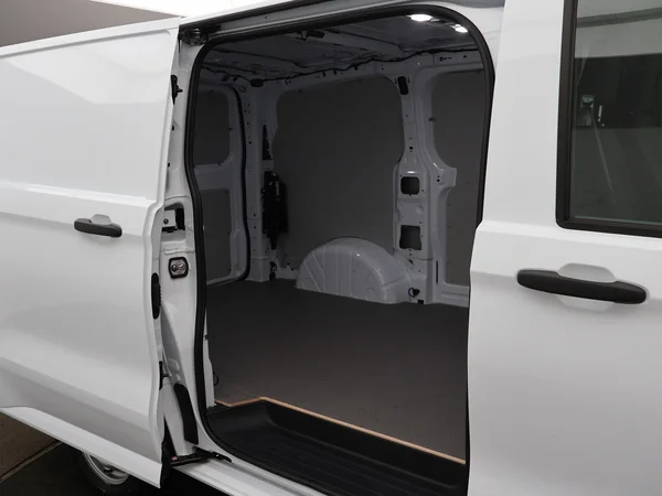 VOLKSWAGEN Transporter T7 32 Fou Swb (2025) — foto 20 van 20