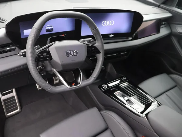 AUDI Q6 e-tron (2026) — foto 13 van 25