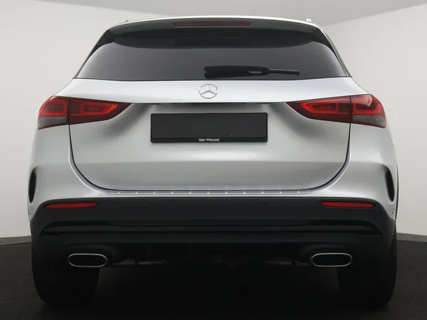 MERCEDES-BENZ GLA 200 (2022) — foto 24 van 29
