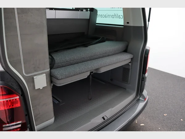VOLKSWAGEN T6.1 California (2023) — foto 13 van 25