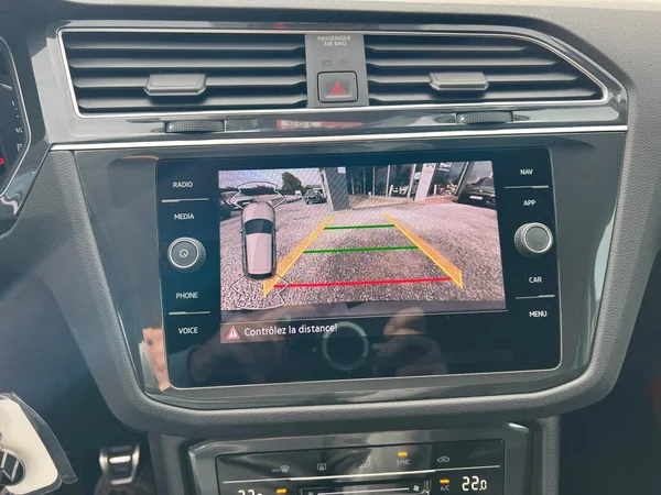 VOLKSWAGEN Tiguan (2022) — foto 2 van 18