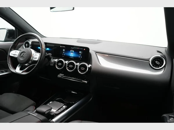 MERCEDES-BENZ GLA 180 (2021) — foto 22 van 28