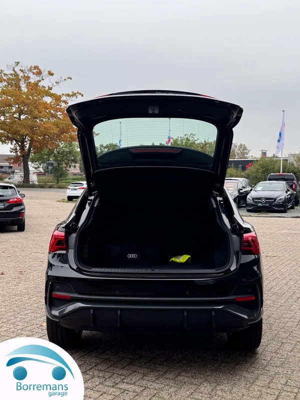 Audi Q3 (2022) — foto 14 van 55