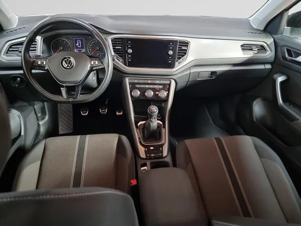 VOLKSWAGEN T-Roc (2021) — foto 2 van 22