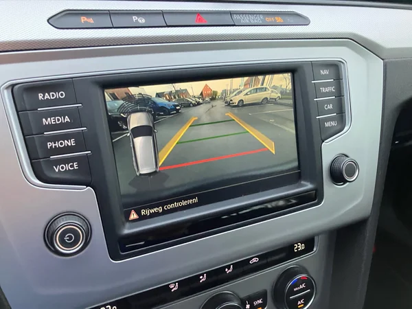 VOLKSWAGEN Passat SW (2015) — foto 14 van 23